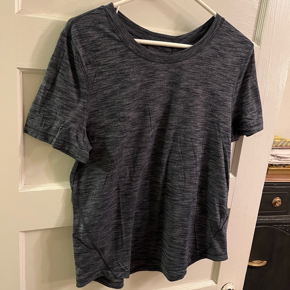 Lululemon Short Sleeve Top - size 8